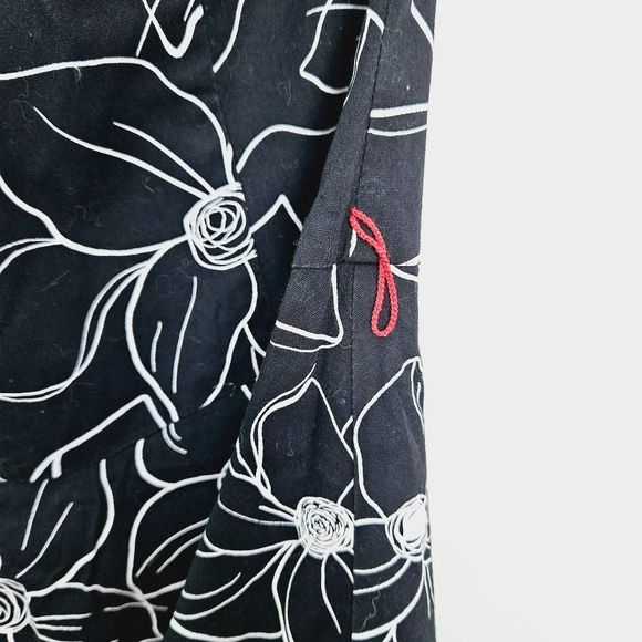 UP FRONT Black White Floral Pinup Inspired Fit & Flare Dress w/ Red Tulle Size 9 - Picture 3 of 7